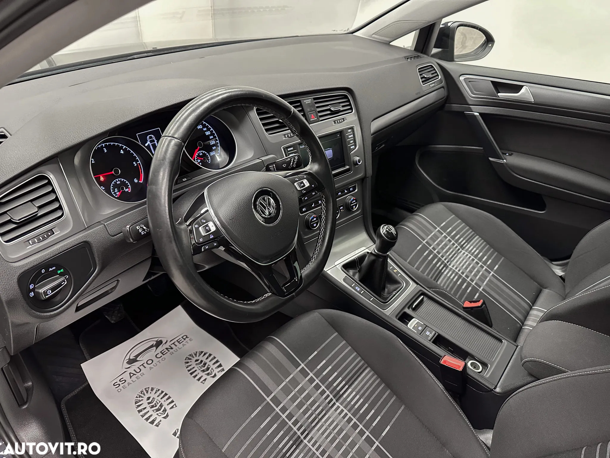 Volkswagen Golf 1.6 TDI BlueMotion Technology Lounge - 21