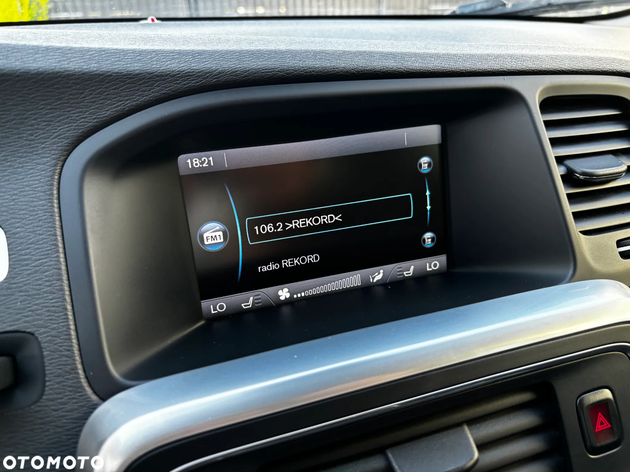 Volvo V60 D2 Momentum - 34