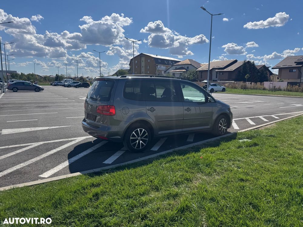 Volkswagen Touran 2011 photo 4