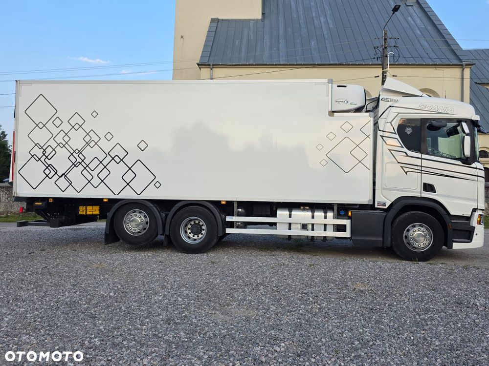 Scania SCANIA R410 / CHŁODNIA / 2020 /  WINDA / BEZ EGR  / TRZECIA OŚ PODNOSZONA ORAZ SKRĘTNA / SPROWADZONY / SYPIALKA / AUTOMAT / 19 PALET / E6 / STAN BARDZO DOBRY - 9