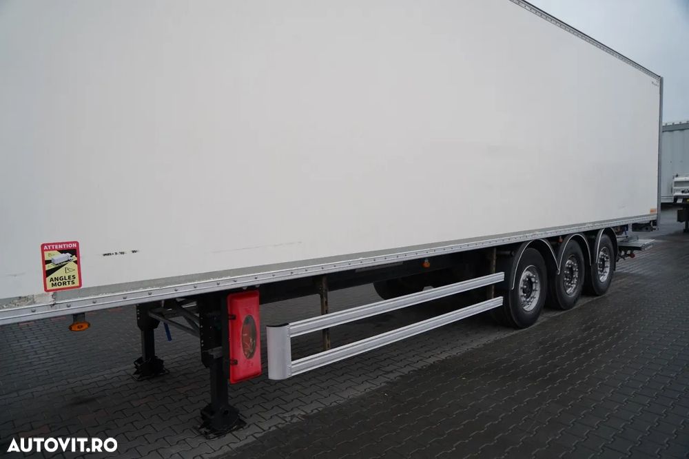 Fruehauf / SEMIREMORCĂ FURGON / STANDARD / LIFT HIDRAULIC DHOLLANDIA - 3.000 KG / PODEA REZISTENTĂ (HEAVY-DUTY) / SAF / UȘĂ TIP RULOU / - 12