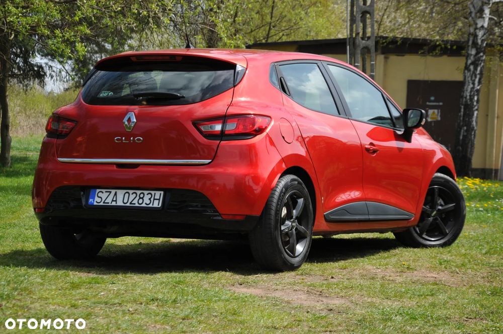 Renault Clio 1.2 16V 75 LIMITED - 9