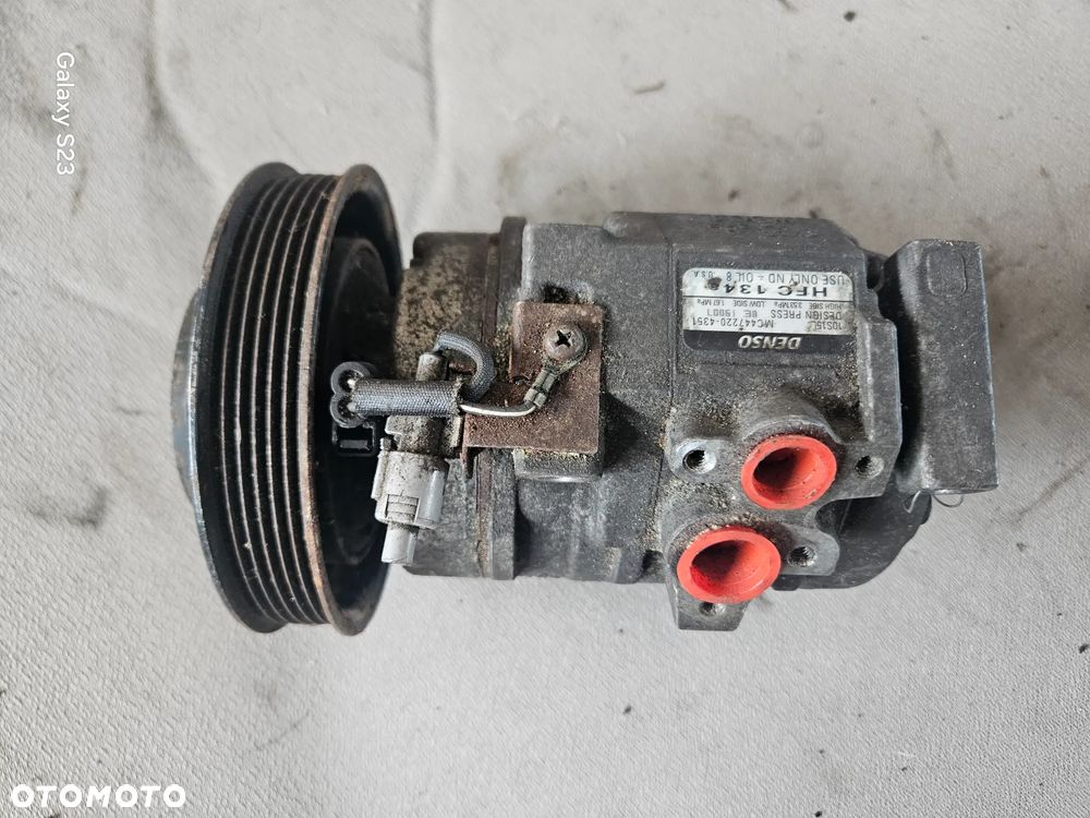 Sprężarka kompresor klimatyzacji Toyota Corolla Avensis T22 1,8 VVTi 447220-4351 - 3