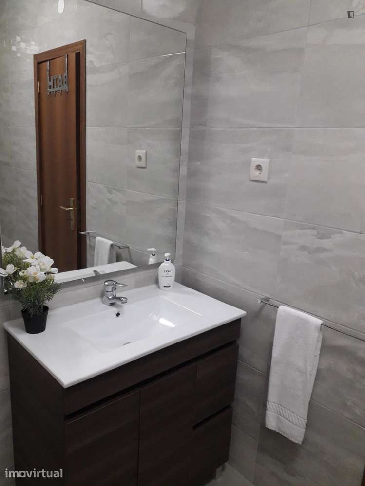 Apartamento com 1 quartos - localizado em Senhora da Hora Porto - Grande imagem: 5/12