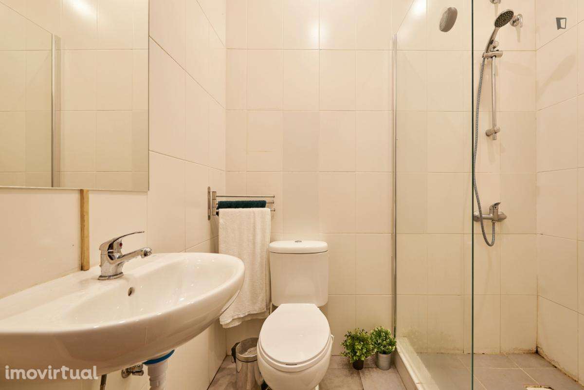 Quarto - localizado em Alameda Lisbon - Grande imagem: 5/14