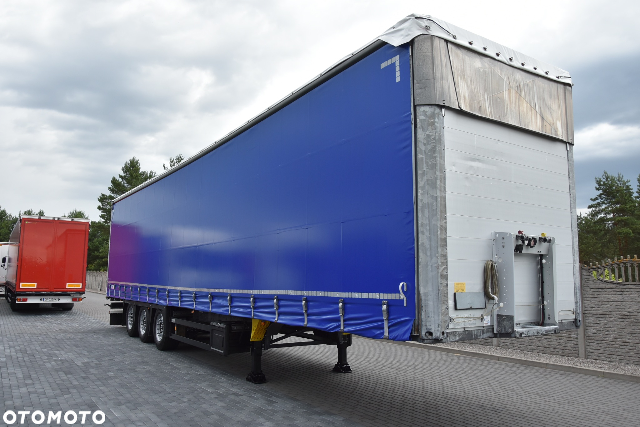 Schmitz Cargobull FIRANKA / VARIOS / COILMULDA /SŁUPKI ROZSUWANE - SYSTEM BDE / DACH PODNOSZONY / 4 POZIOMY JAZDY / OŚ PODNOSZONA  !!! JAK NOWA !!! - 3