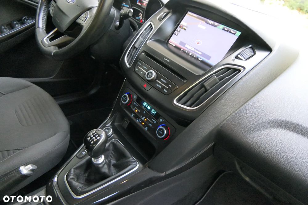 Ford Focus ver-turnier-1-5-ecoblue-start--stopp--system-titanium-style - 26