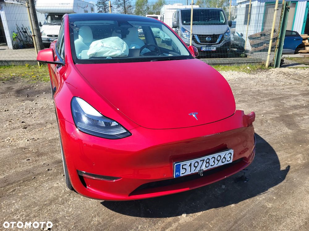 Tesla Model Y - 16