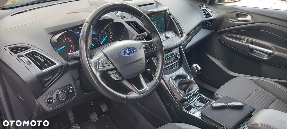 Ford Kuga 1.5 EcoBoost 2x4 Titanium - 8