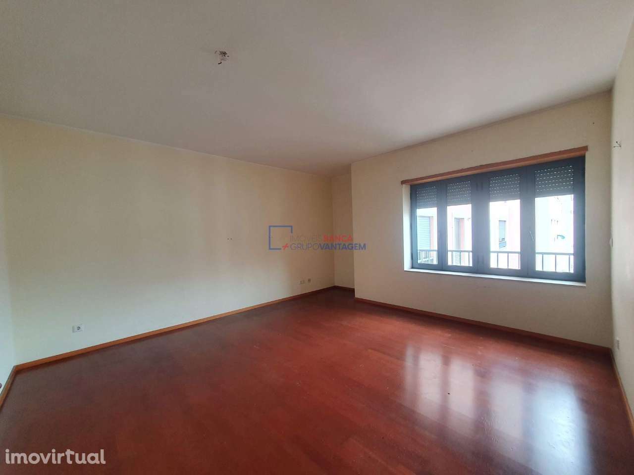 Apartamento T2 com garagem e arrumos - Grande imagem: 3/12