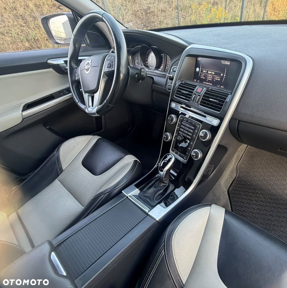 Volvo XC 60 D3 Drive-E Momentum - 32