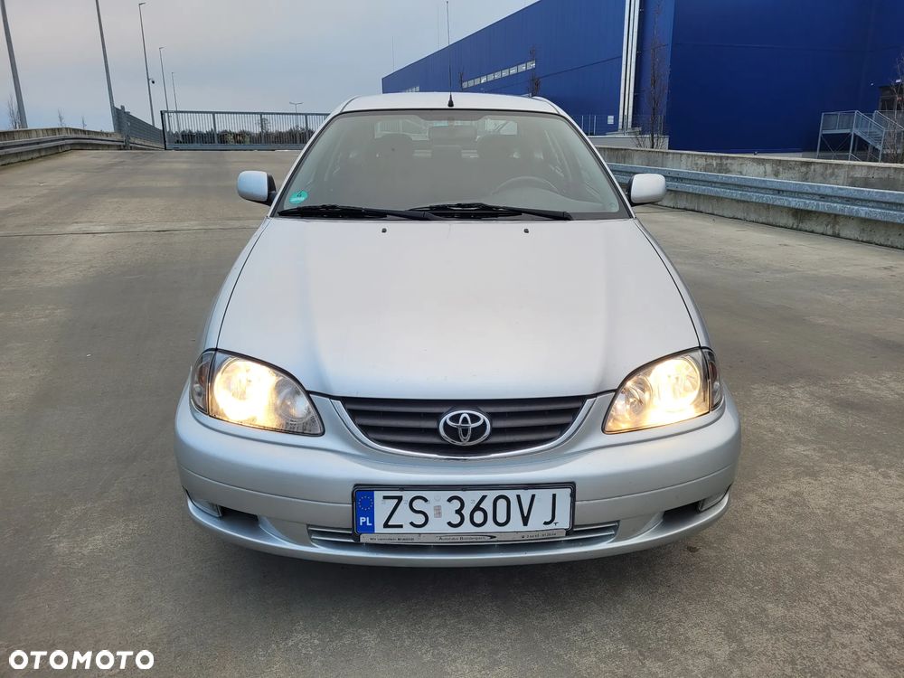 Toyota Avensis - 10