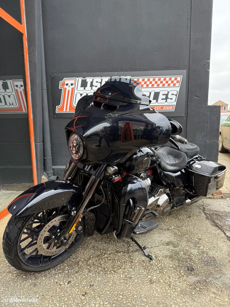 Harley-Davidson FLHXS CVO - 8