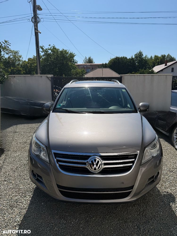 Volkswagen Tiguan - 1