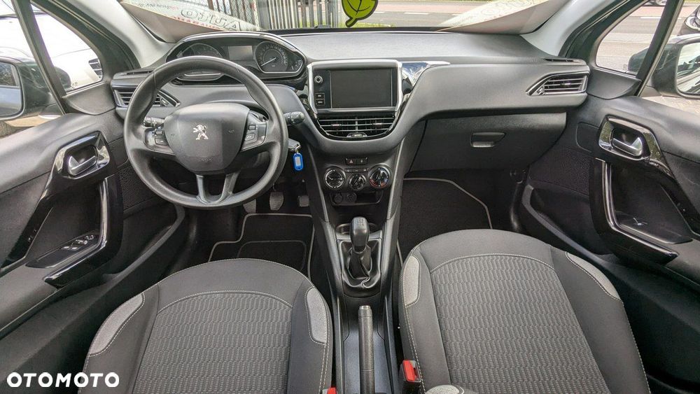Peugeot 208 - 18