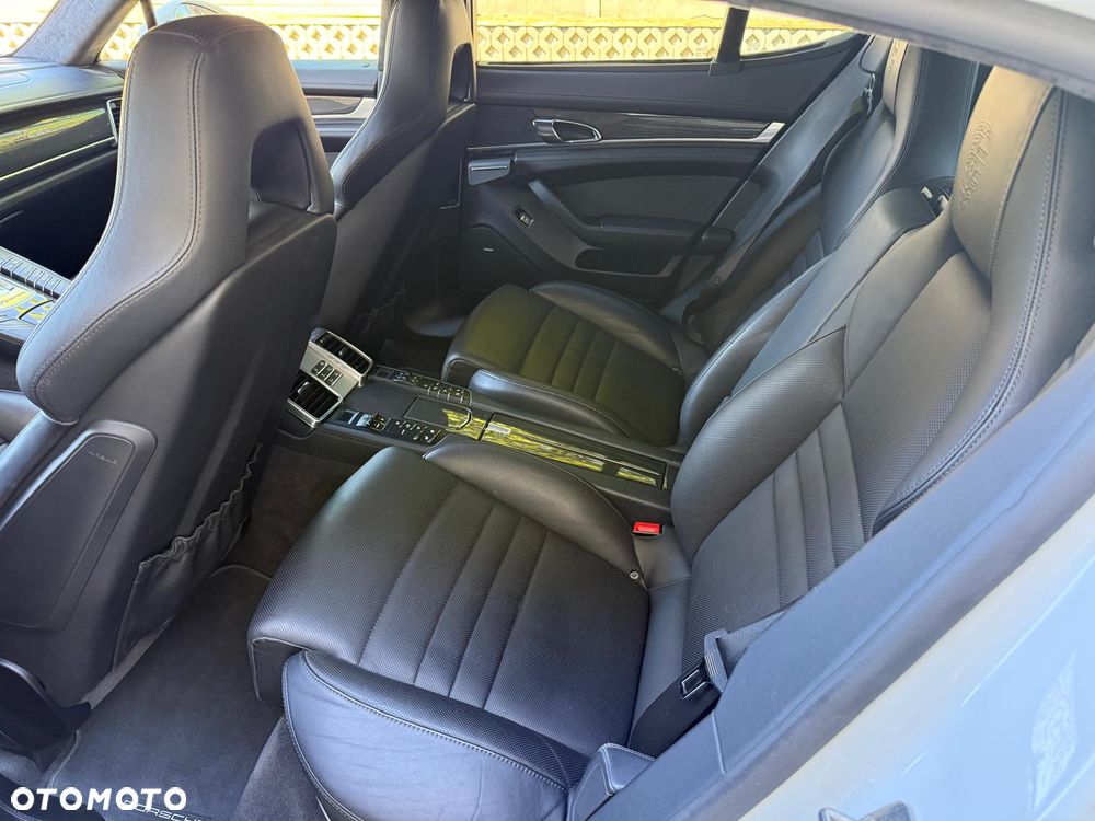 Porsche Panamera 4 Executive - 15