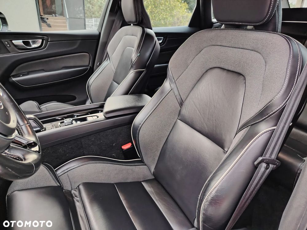 Volvo XC 60 B4 B R-Design - 21