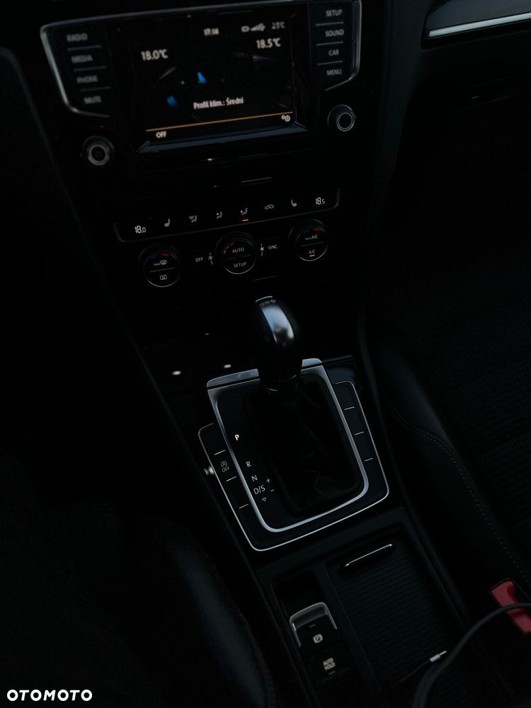 Volkswagen Golf 1.6 TDI Highline DSG - 8