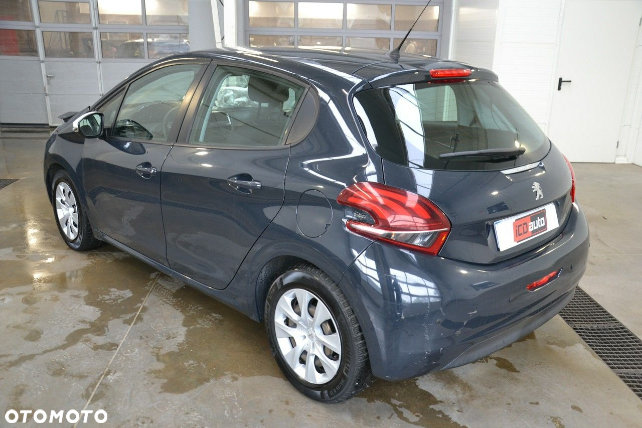 Peugeot 208 - 8