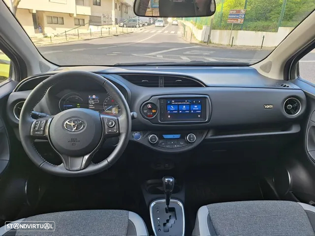 Toyota Yaris 1.5 HSD Exclusive+P.Luxury - 11