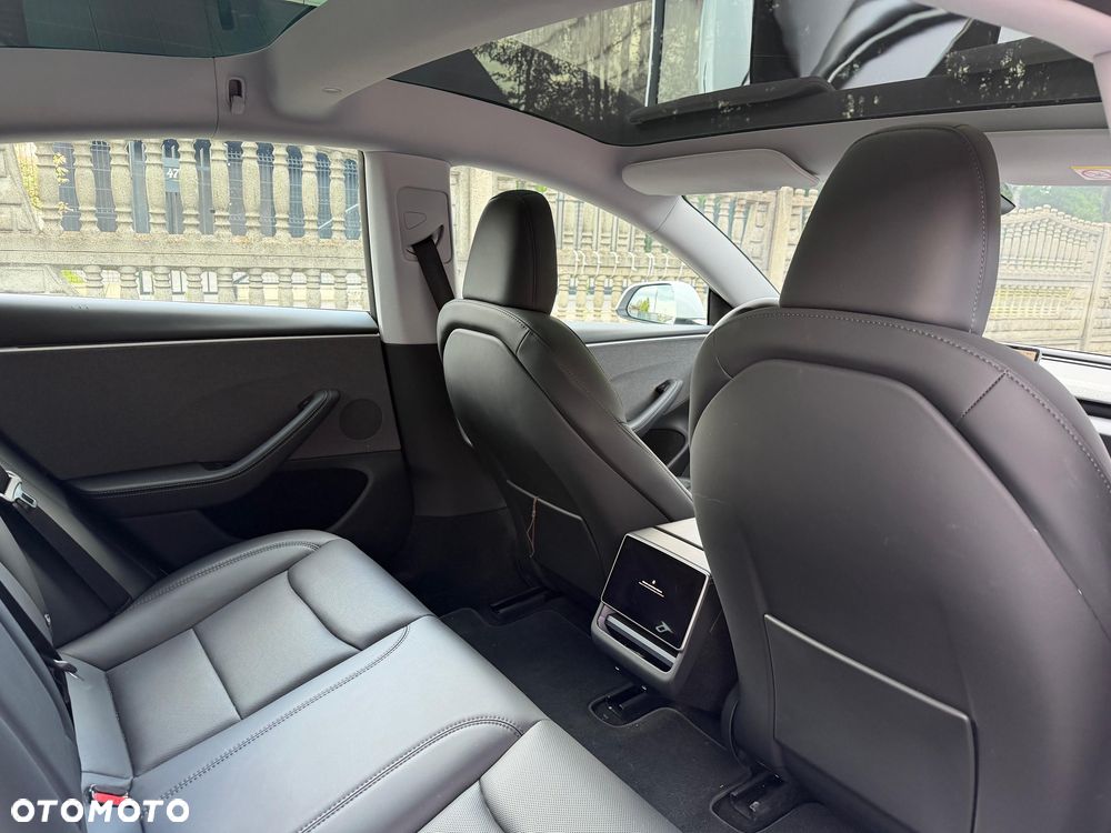 Tesla Model 3 - 5