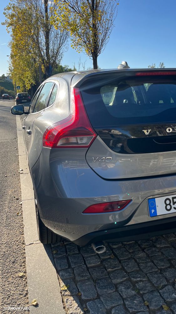 Volvo V40 2.0 D3 Momentum Geartronic - 4