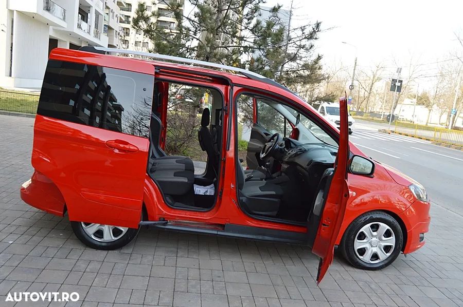 Ford Tourneo Courier 1.5 TDCi Ambiente - 28