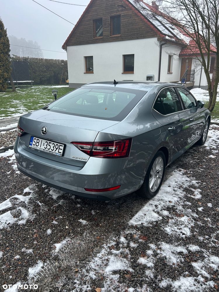 Skoda Superb 2.0 TDI Style DSG - 4