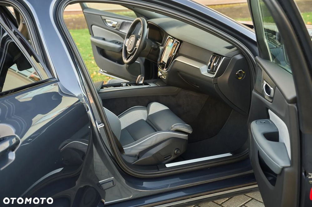 Volvo S60 B4 B R-Design - 28