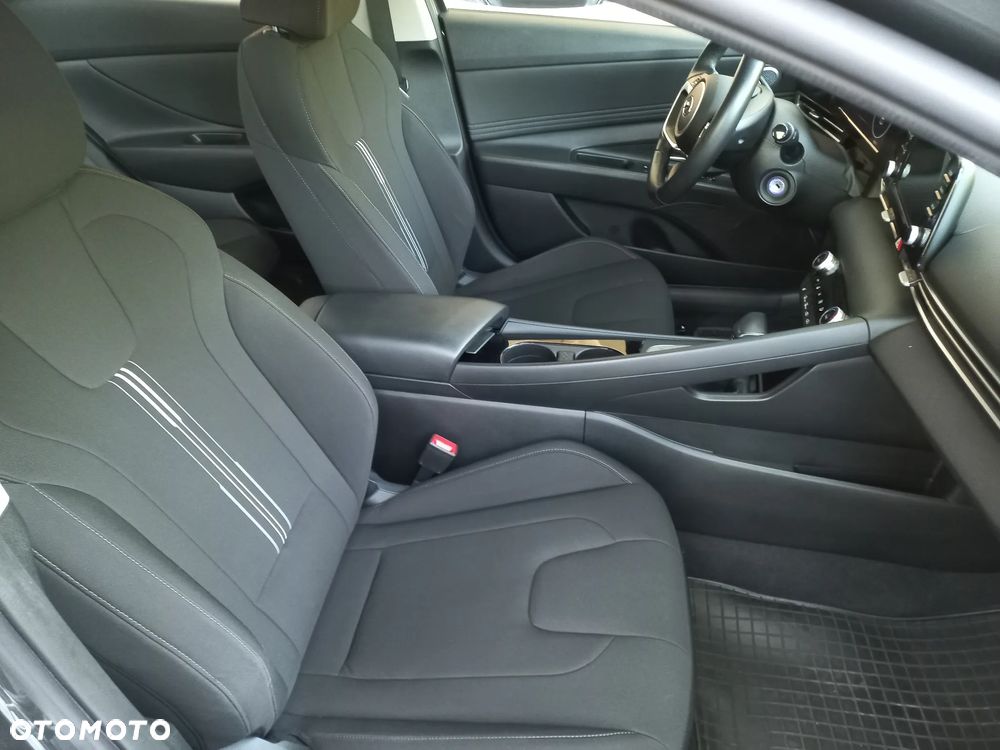 Hyundai Elantra 1.6 Smart CVT - 28