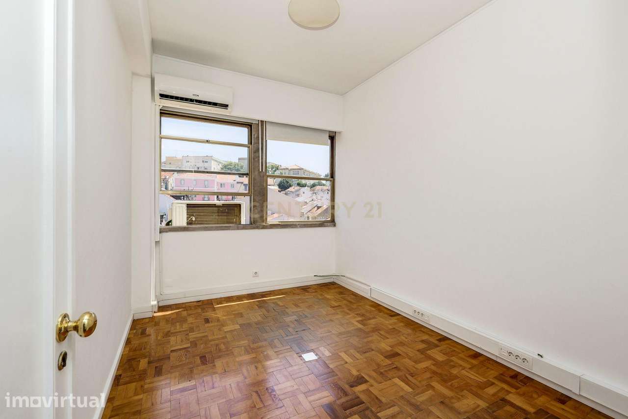 Escritório em zona de prestígio com 210 m² a 30 metros da Avenida da L - Grande imagem: 5/29