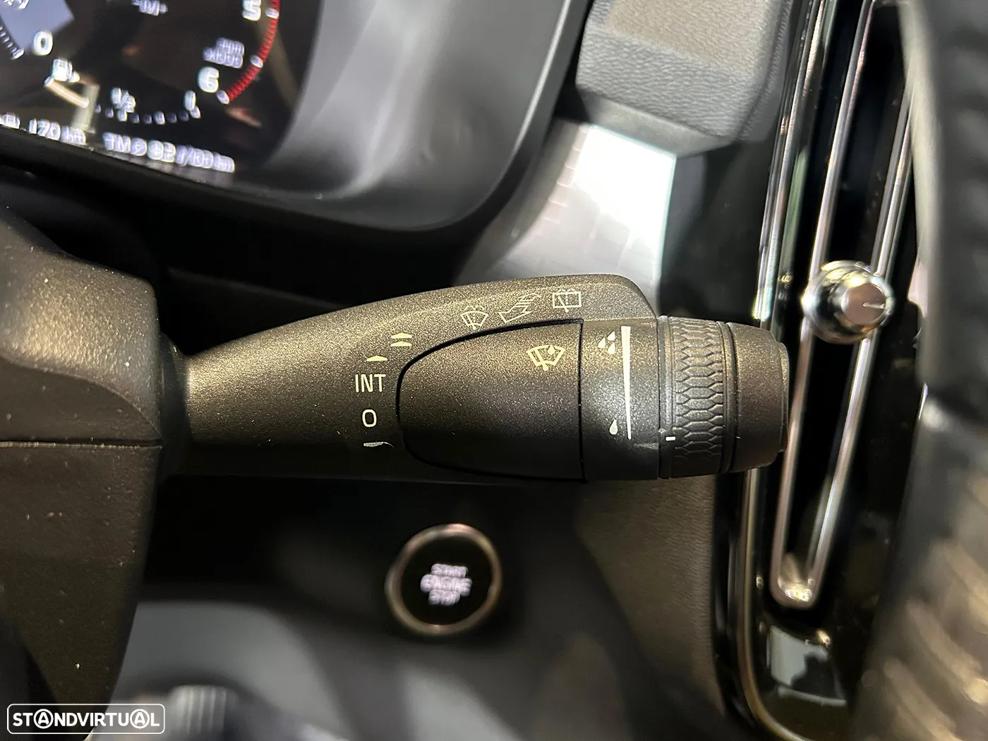 Volvo XC 40 2.0 D3 Momentum Plus Geartronic - 48