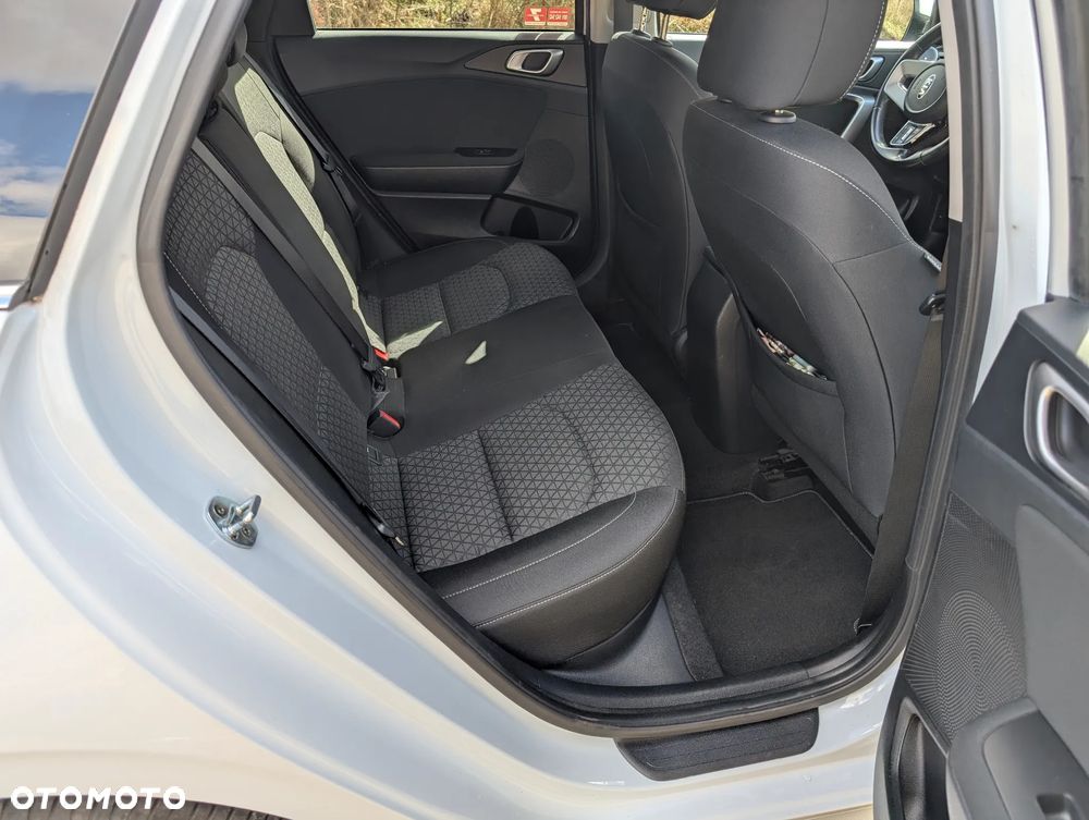 Kia Ceed 1.5 T-GDI M DCT - 11