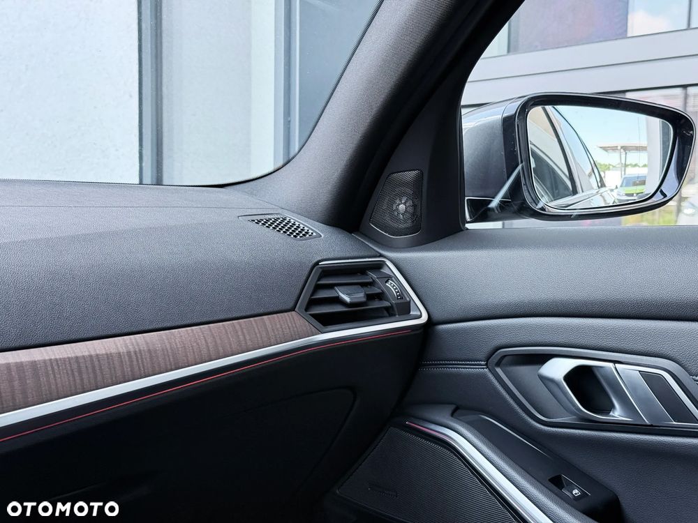 BMW Seria 3 330i xDrive M Sport sport - 19