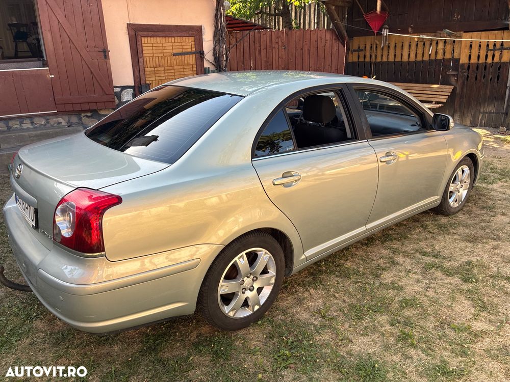 Toyota Avensis 1.8 Sdn. Sol - 6