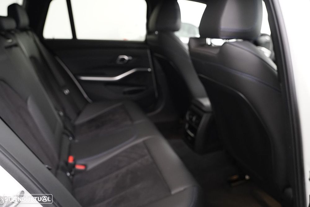 BMW 330 e Pack Desportivo M Auto - 22