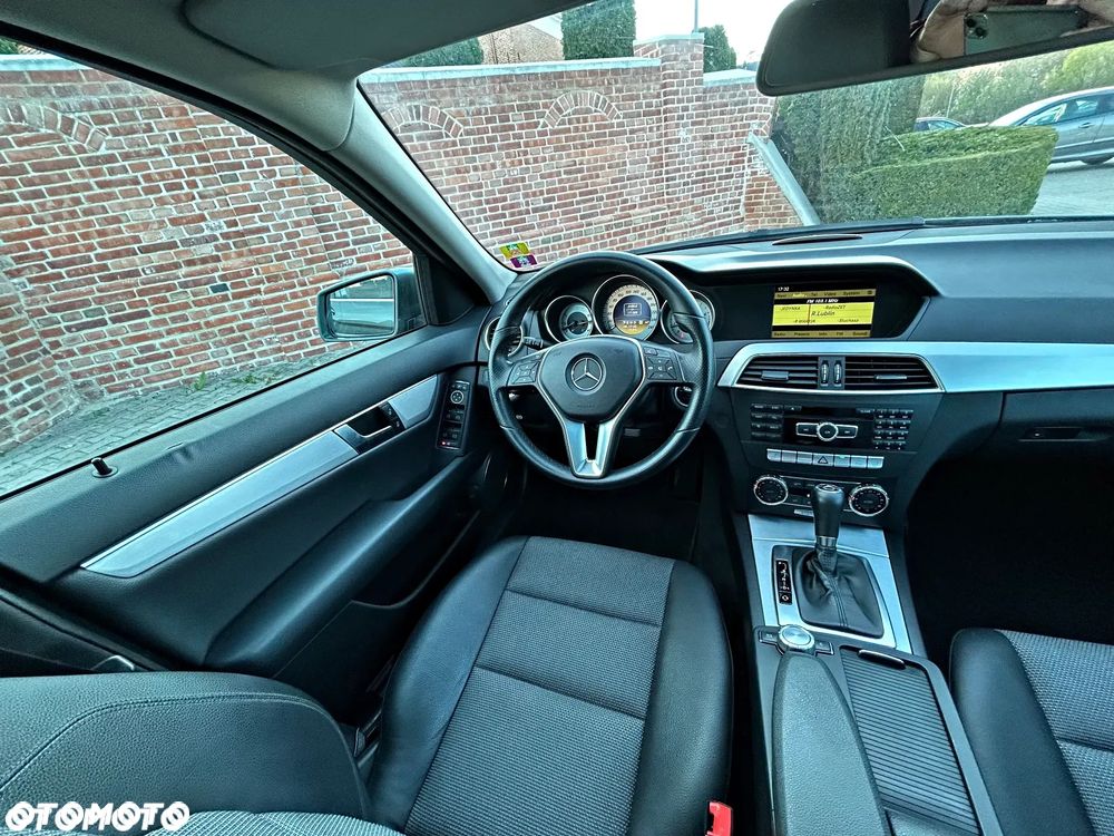 Mercedes-Benz Klasa C 180 BlueEFFICIENCY 7G-TRONIC Avantgarde - 23