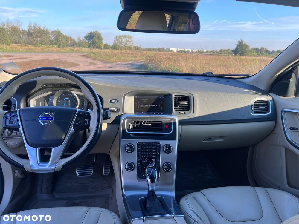 Volvo V60 D5 Summum - 16