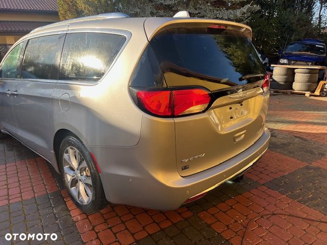 Chrysler Pacifica - 12