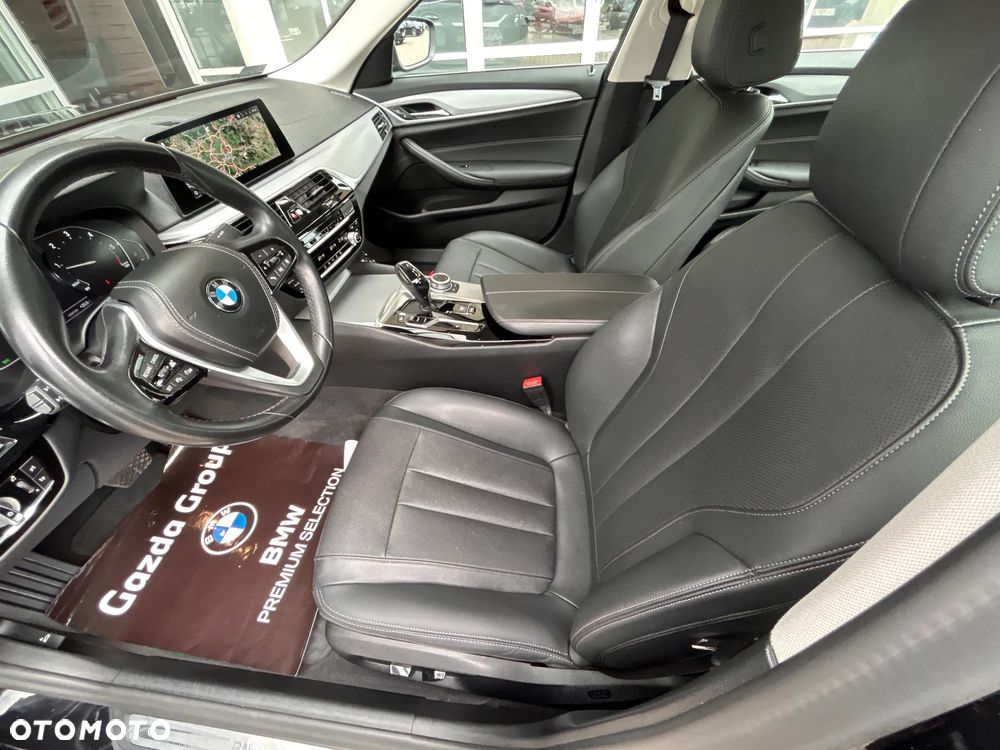 BMW Seria 5 520d xDrive MHEV - 17