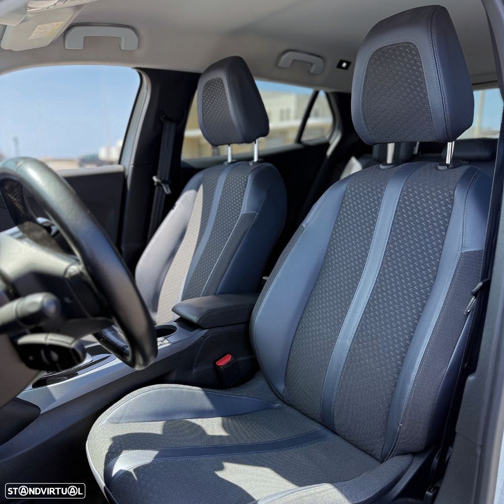 Peugeot e-2008 Allure Pack - 13