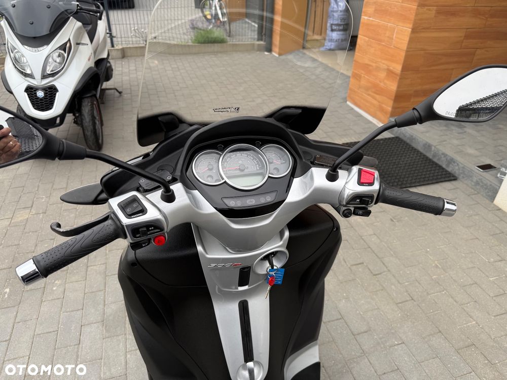 Piaggio MP-3 - 12