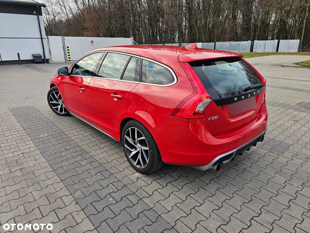 Volvo V60 T6 AWD R-Design - 1