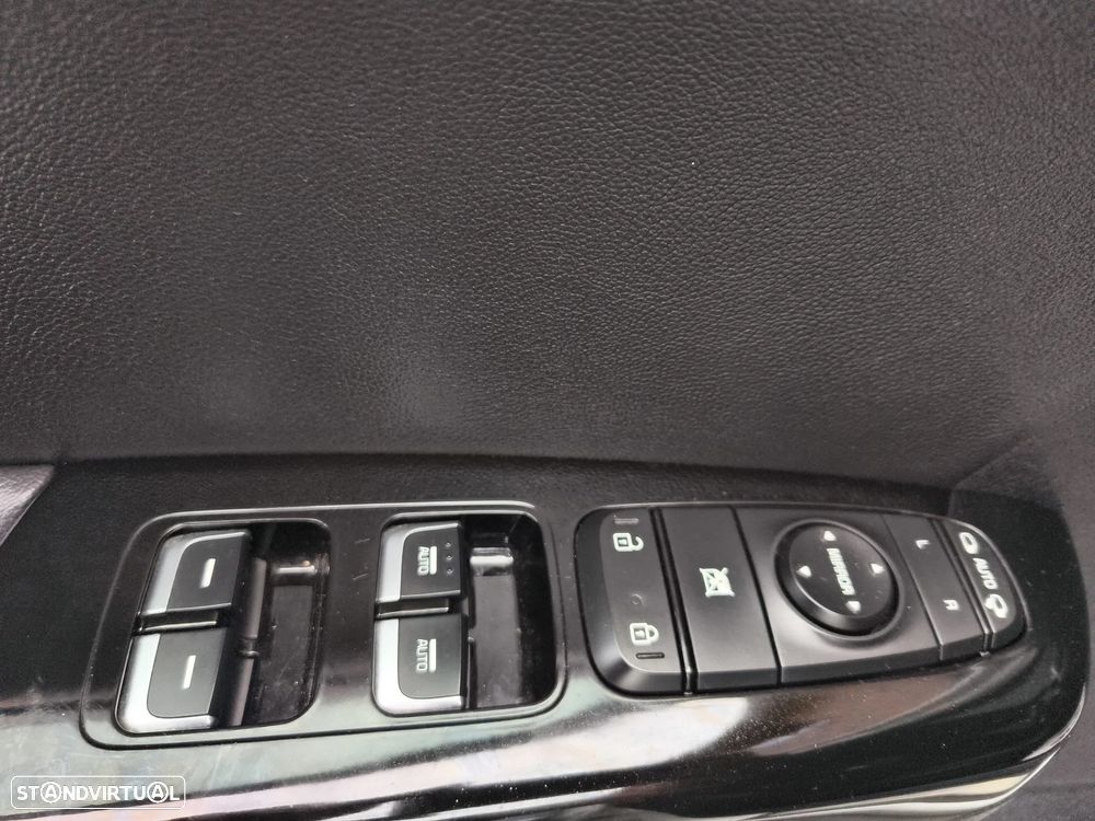 Kia Sportage 1.6 CRDI ISG Urban - 19
