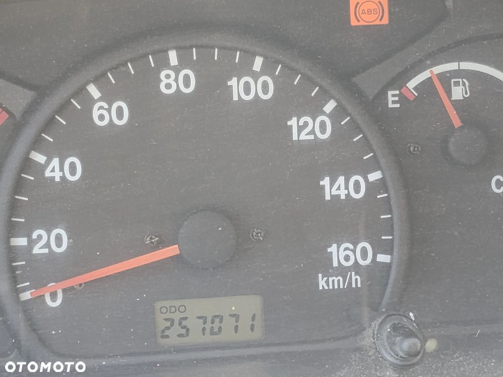 Suzuki Grand Vitara 2.0 TD - 5