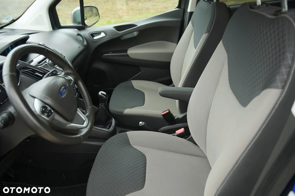 Ford Tourneo Courier 1.5 TDCi Titanium - 22