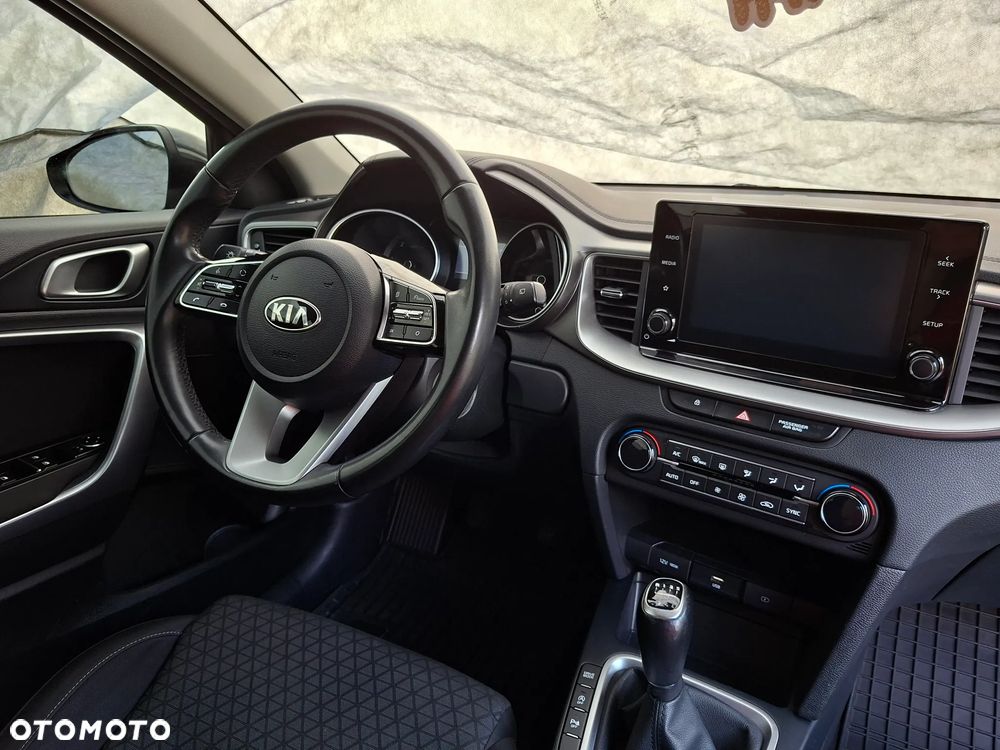 Kia Ceed 1.6 CRDi mHEV M - 35