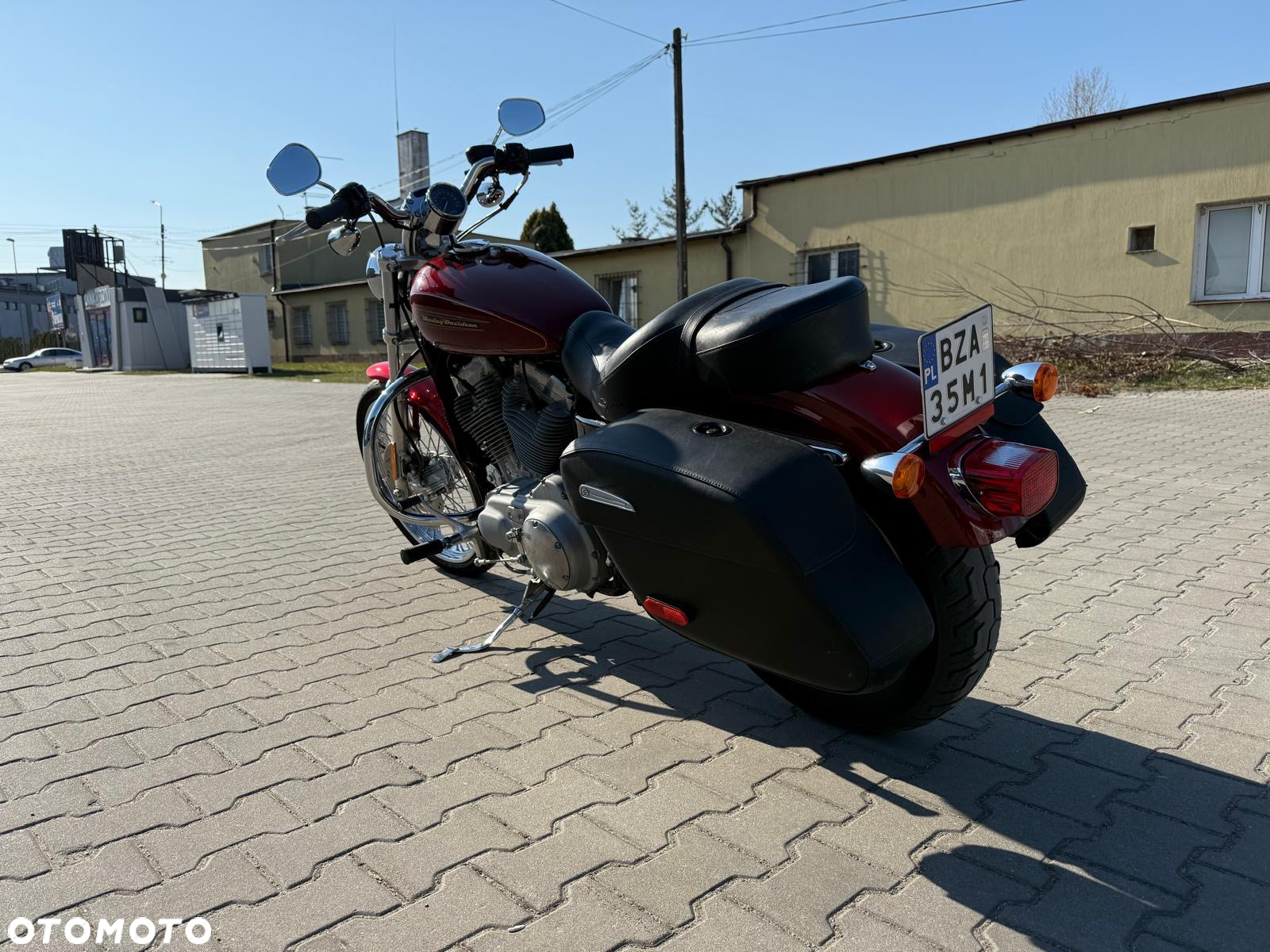 Harley-Davidson Sportster Custom 883C - 4