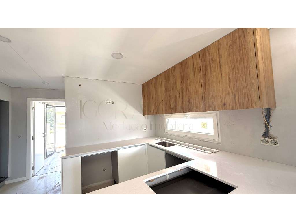 Moradia T3 com 2 Suites - Quase Pronta - Grande imagem: 3/32