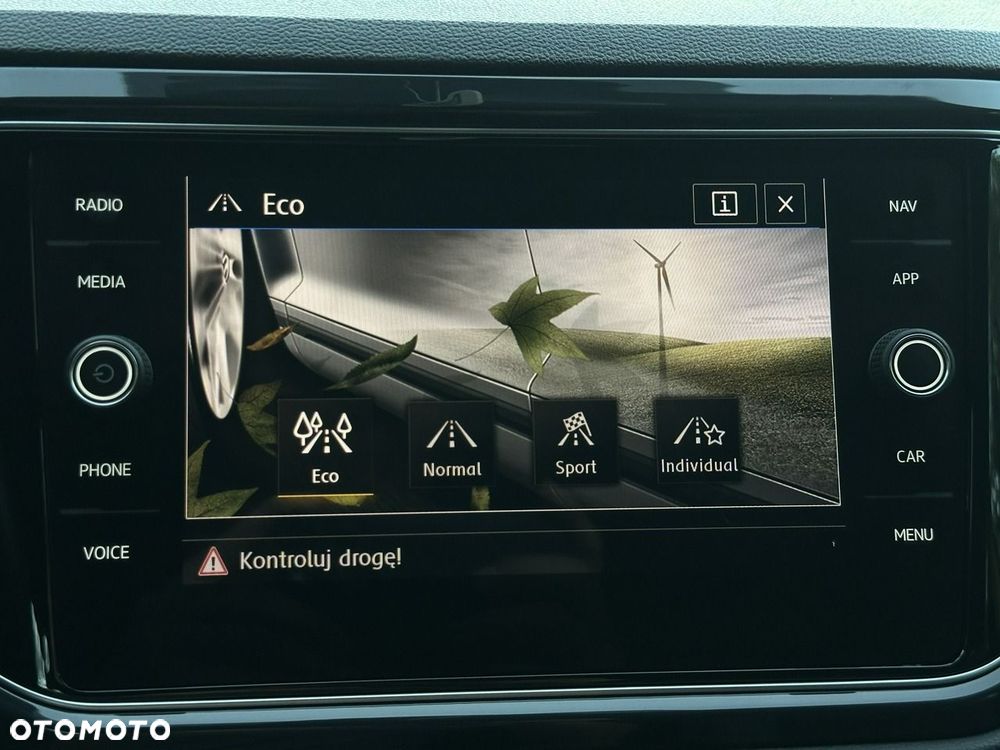 Volkswagen T-Roc - 29